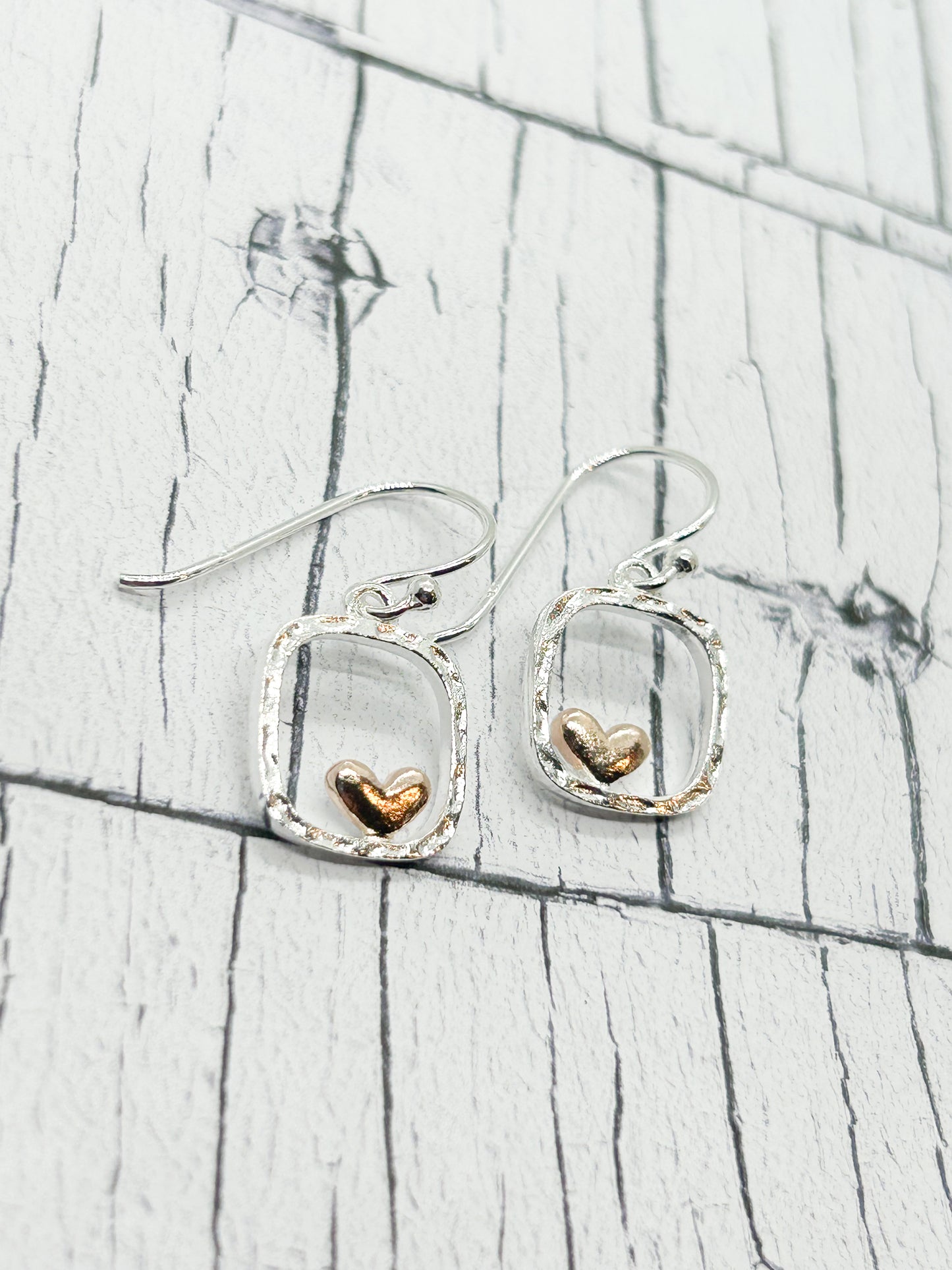 Framed hearty earrings - Eve & Flamingo