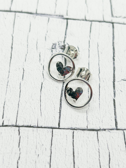 Heart stud earrings - Eve & Flamingo
