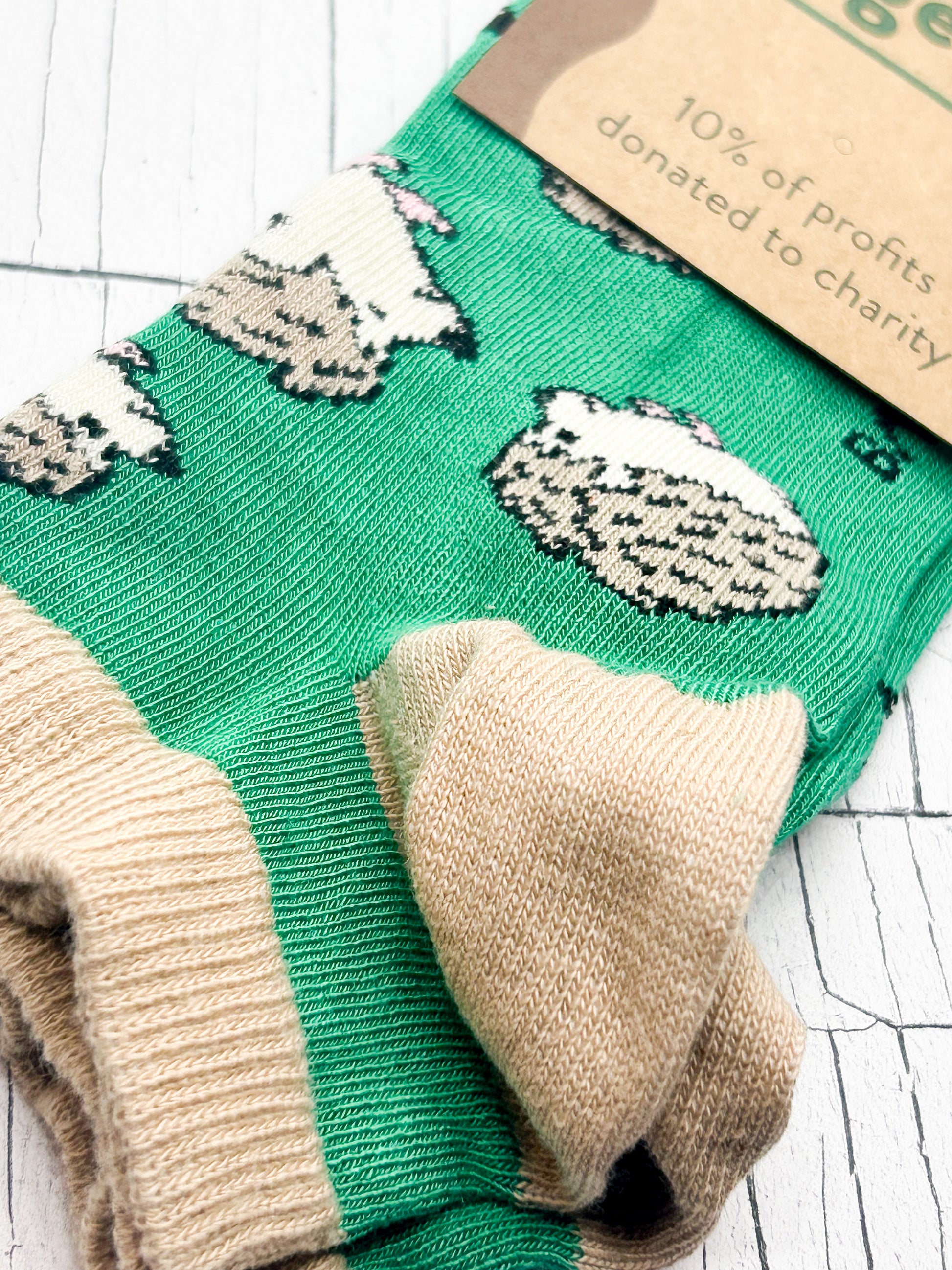 Green hedgehog socks - Eve & Flamingo
